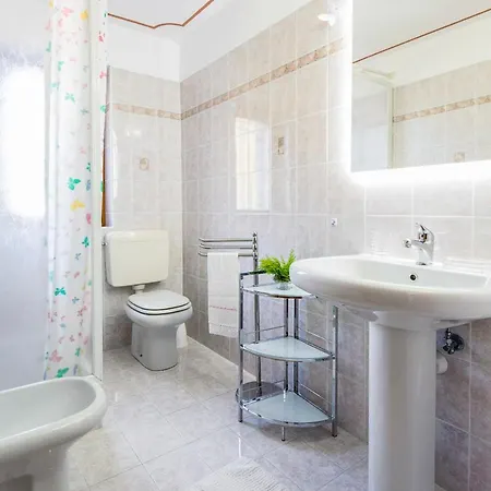 Eden Rock Apartman *